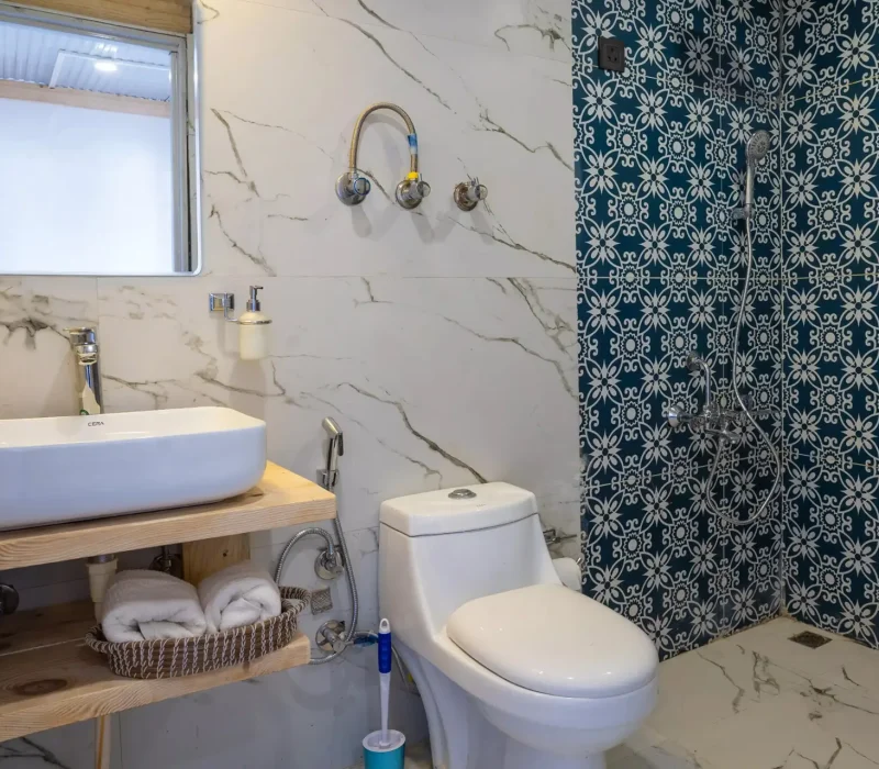 _0013_big-dipper-glamping-room-washroom